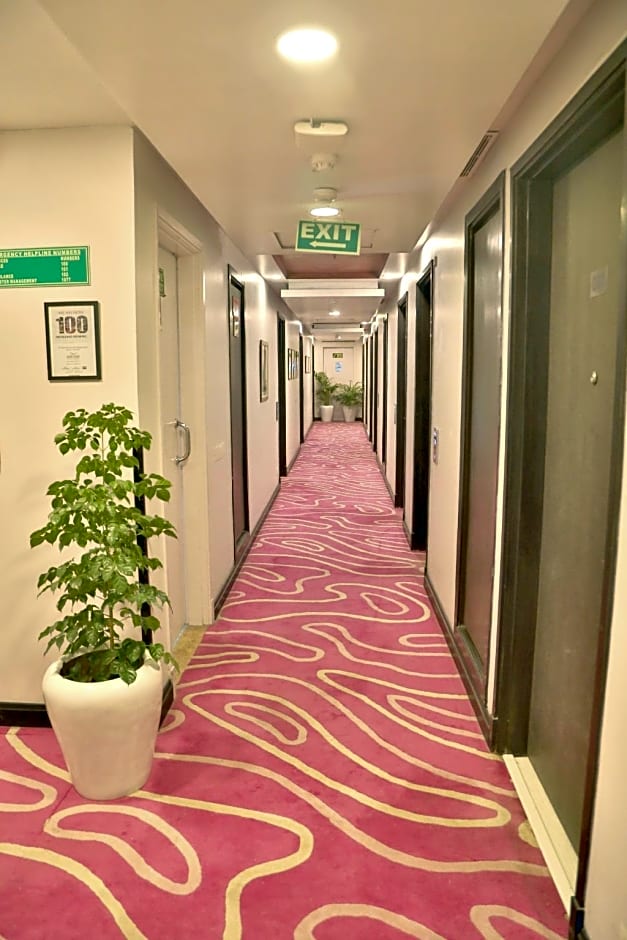 Sarovar Portico Naraina Hotel