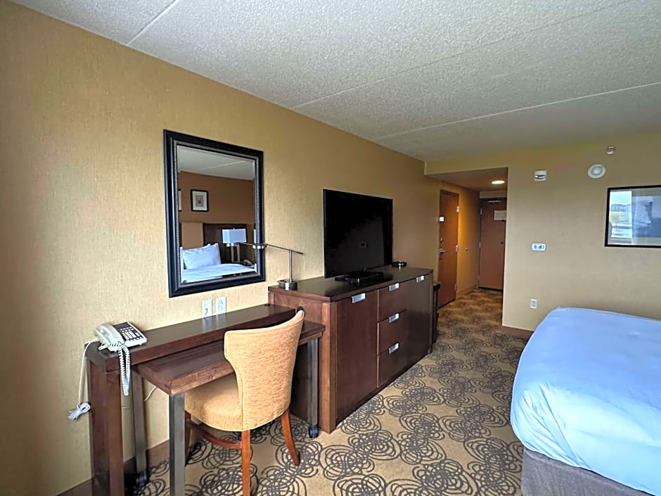 DoubleTree By Hilton Bay City Riverfront