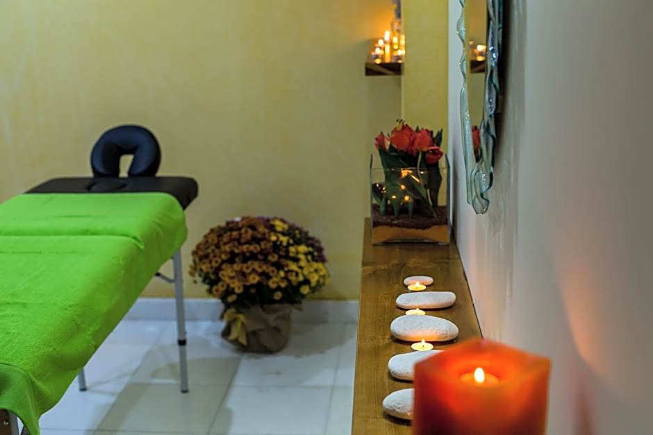 Crithoni's Paradise Hotel