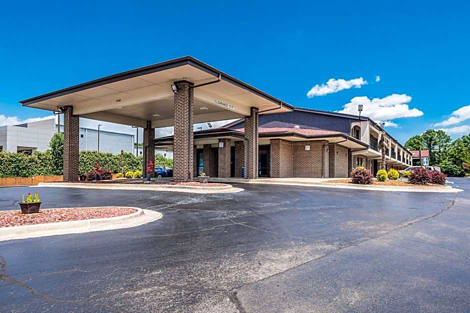 Econo Lodge Inn & Suites Huntsville University Area