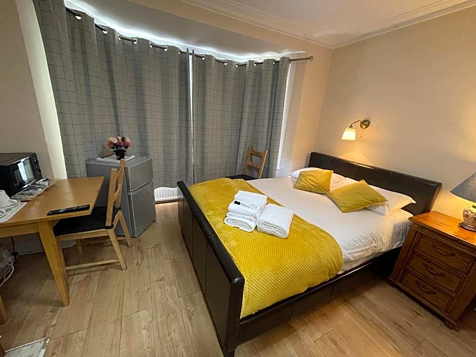 Hollybush Guest House