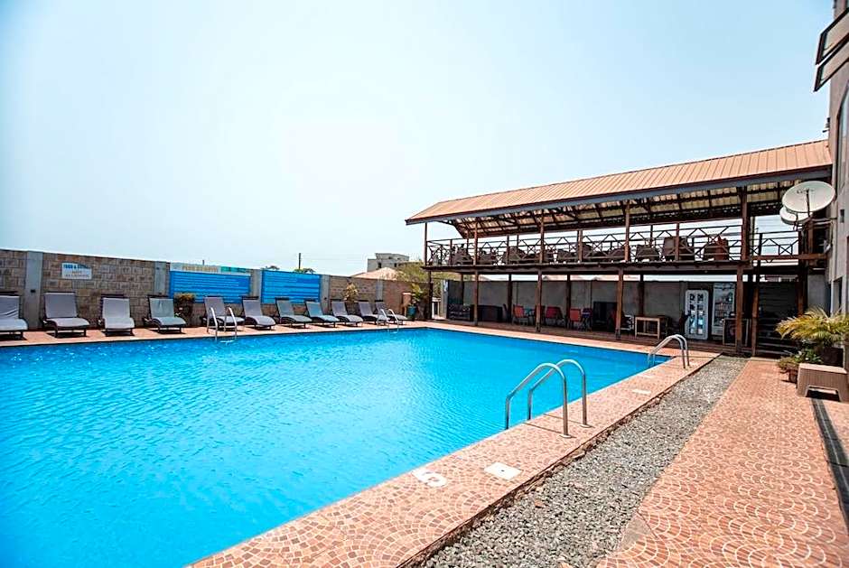 Plus 33 Hotel
