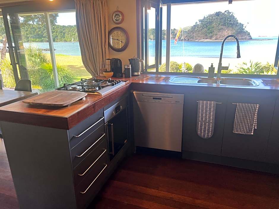 Absolute Beach front-Tutukaka Harbour