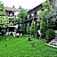 Country Club Hotel & Suites