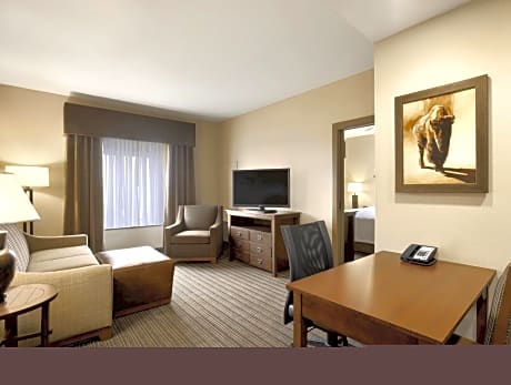 1 King 2 Queen Hearing Accessible Suite Non-Smoking