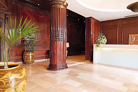 Mon Repos Palace