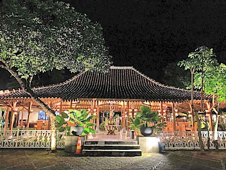 The Nalaya Hotel & Resto