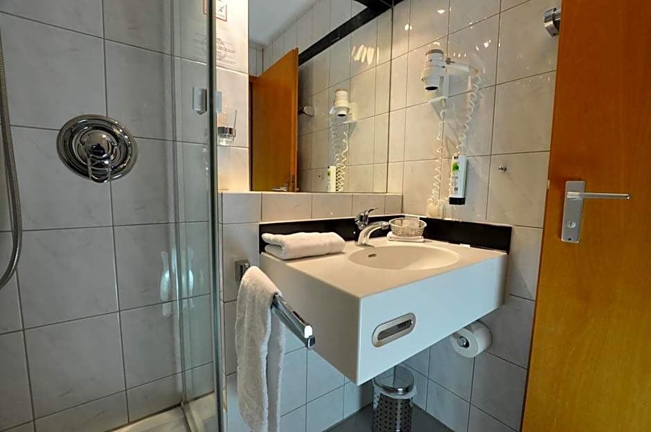 Villa Waldperlach by Blattl