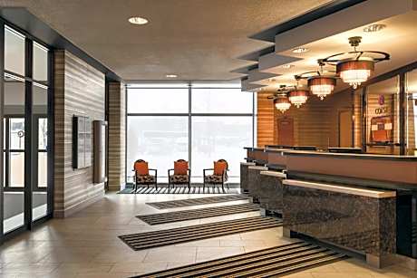 Coast Edmonton Plaza Hotel by APA