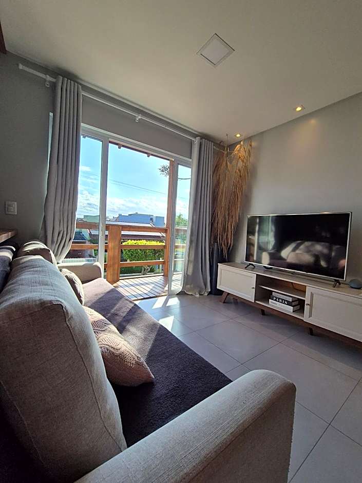 Casa no segundo andar na Praia da Cal com ar e sacada