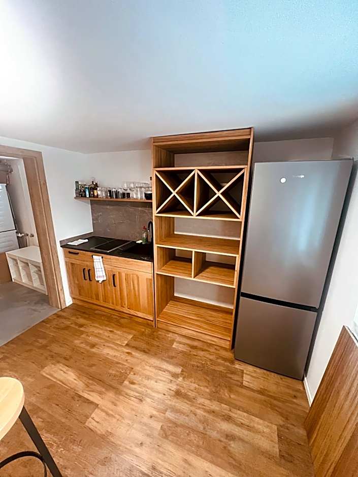 PJ Hotel Cerklje - 5min to Airport - Free Parking