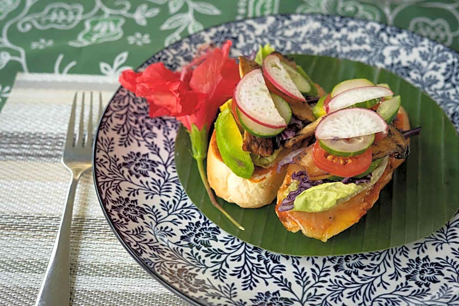 HAKS Boutique B&B with Pool & Farm-to-Table Dining