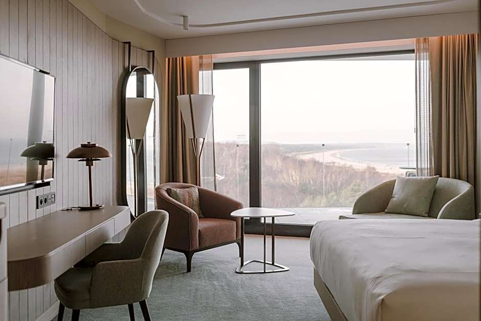 Photo 1 of 6 of Deluxe 1 King Bed, Sea View