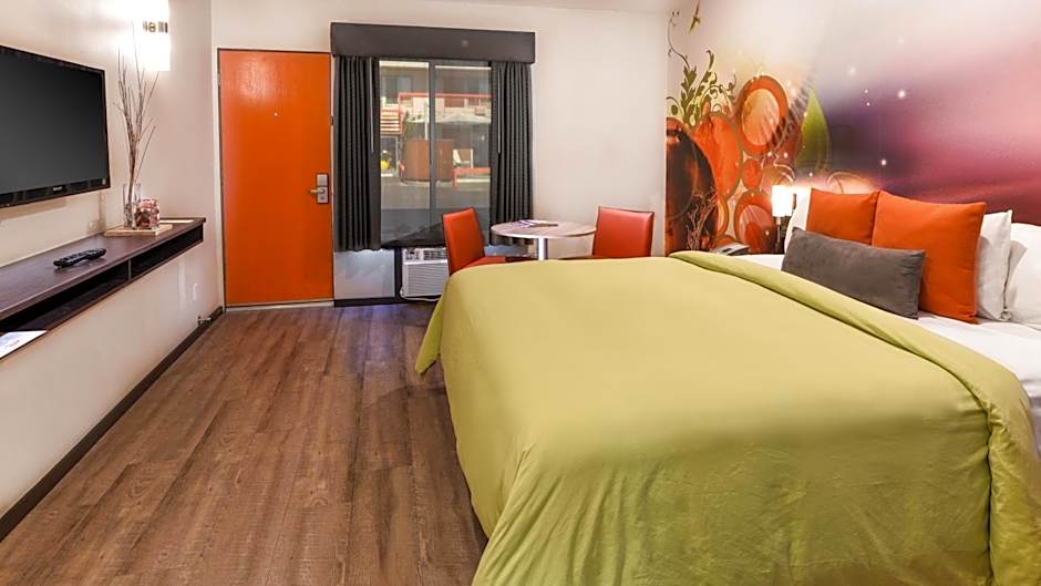 The Tangerine - a Burbank Hotel