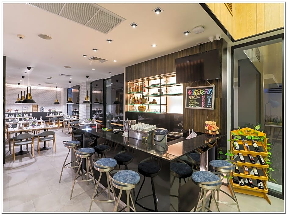 Sea Me Spring Tree Hotel