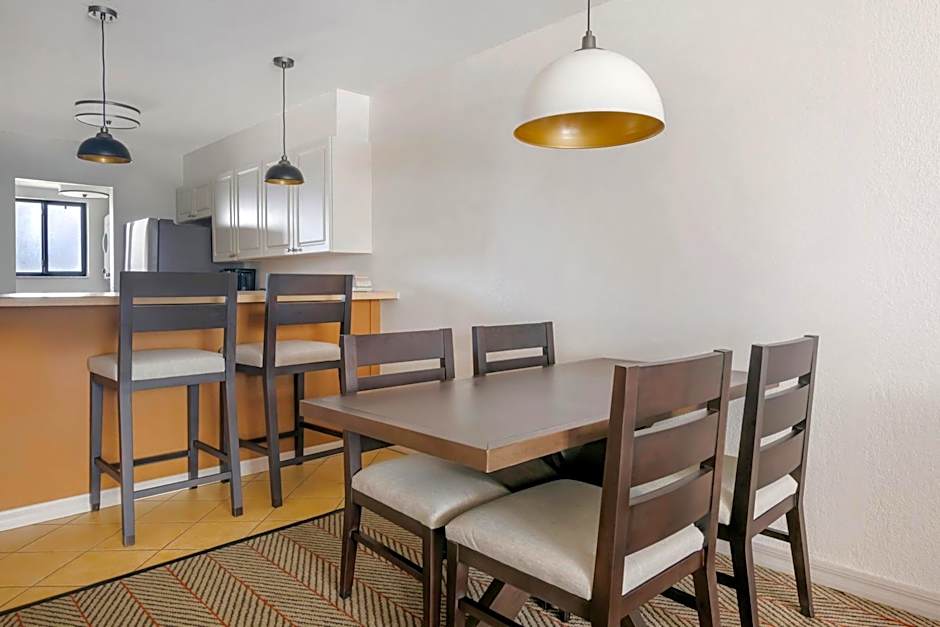 Parkway International Resort