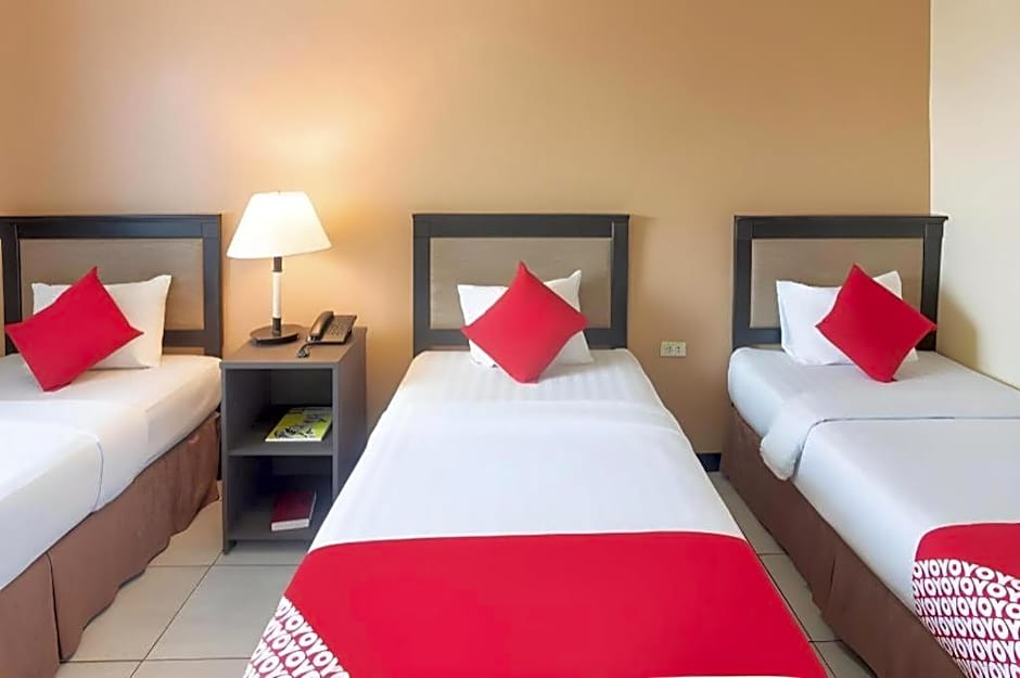 OYO 187 The Maxwell Hotel