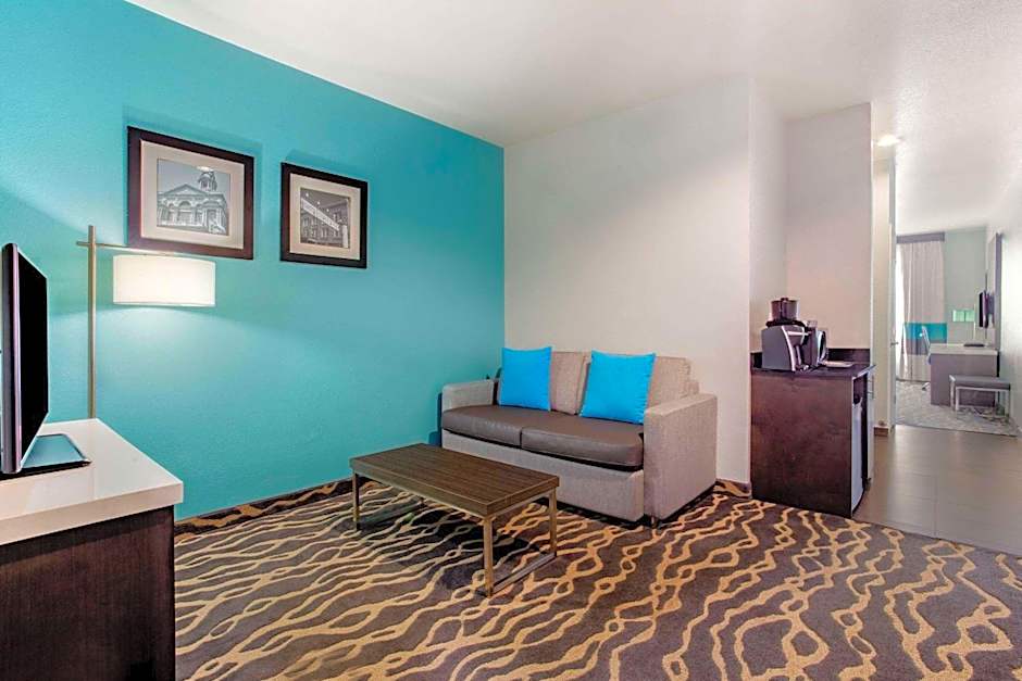 La Quinta Inn & Suites by Wyndham Northlake Ft. Worth