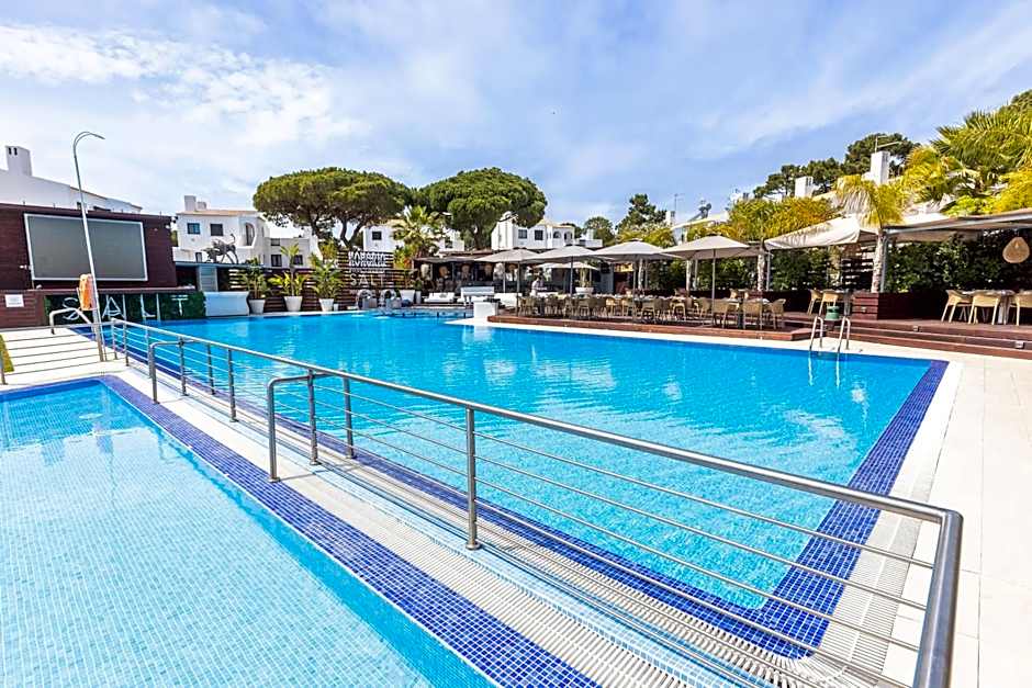 Apartamentos Honorio - Pool and Garden