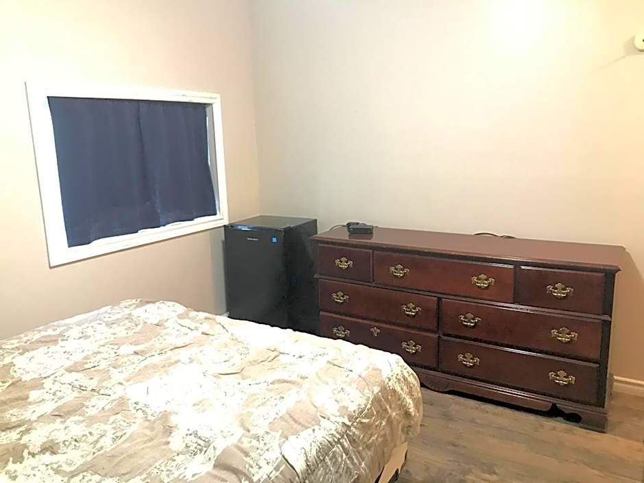 Photo 1 of 4 of 1 Queen Bed