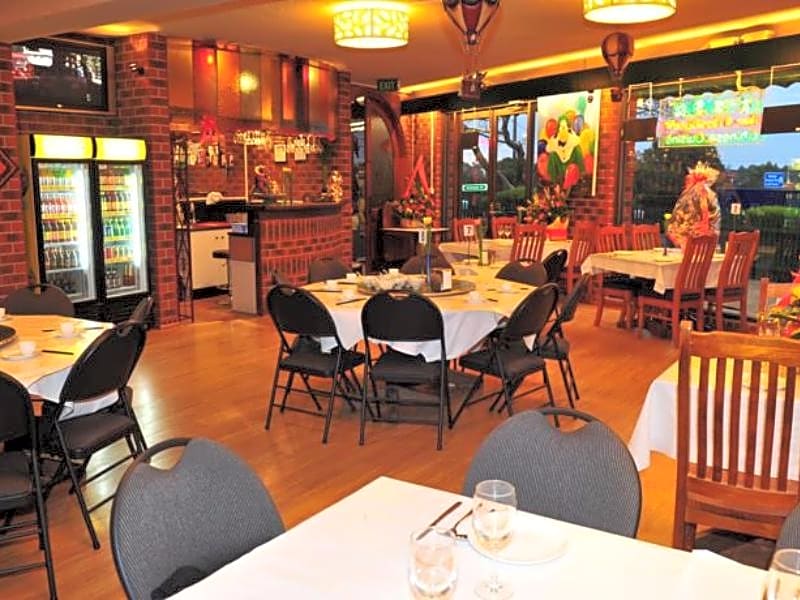 Lamplighter Motel And Apartments