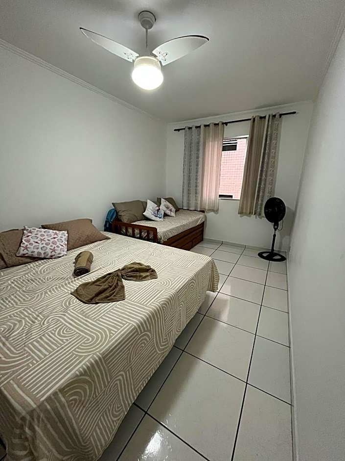 Pé na areia - 6 Hospedes Praia da Guilhermina- WI FI - Garagem- Quiosques e bares Supermercados ao lado