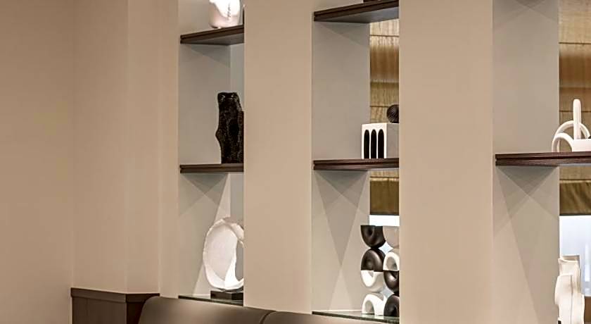 Lakeshore Hotel Metropolis