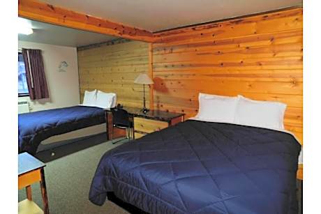 2 Queen Beds Suite with Kitchenette