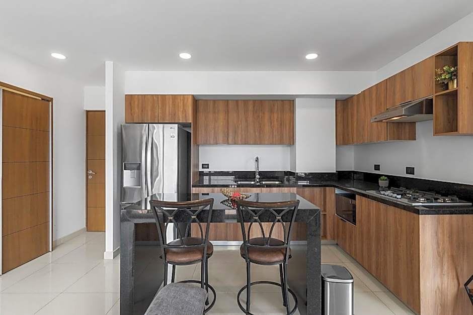 Monyxbnb at Zoho Skies