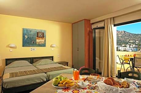 2-Bedrooms Family Apartment with Sea View (5 Adults)