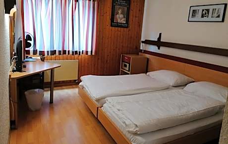Single Room with Shared Bathroom