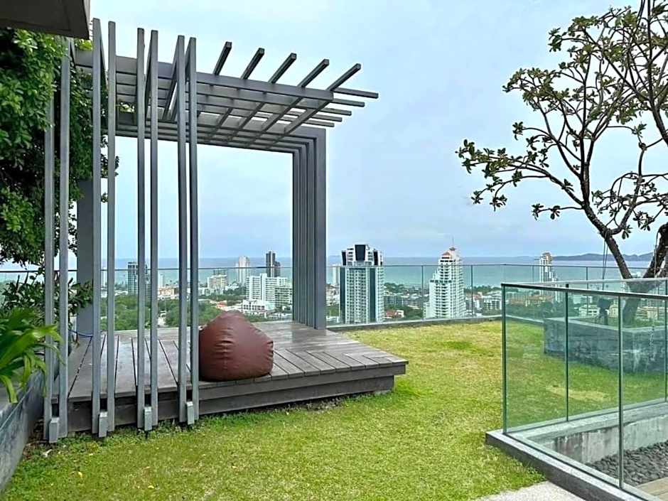 Sea View Spacious Condo At Pattaya