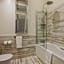 King Deluxe Ensuite with Shower-Bath and Courtyard View - Fawcett