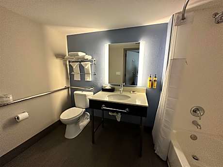 1 King Mobility Accessible Bathtub Microwave Fridge Non-Smoking Full Breakfast
