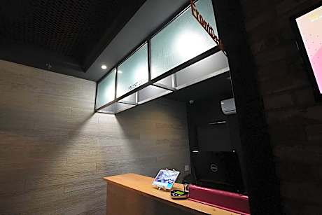 27 Hotel