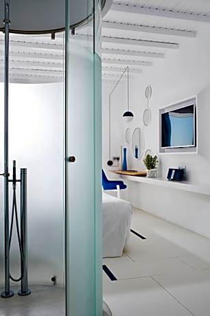 True Blue Double Room with Outdoor Hot Tub