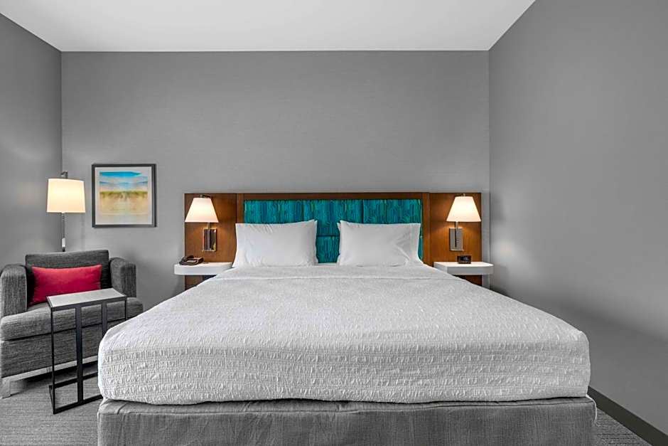 Hampton Inn & Suites Bakersfield Central