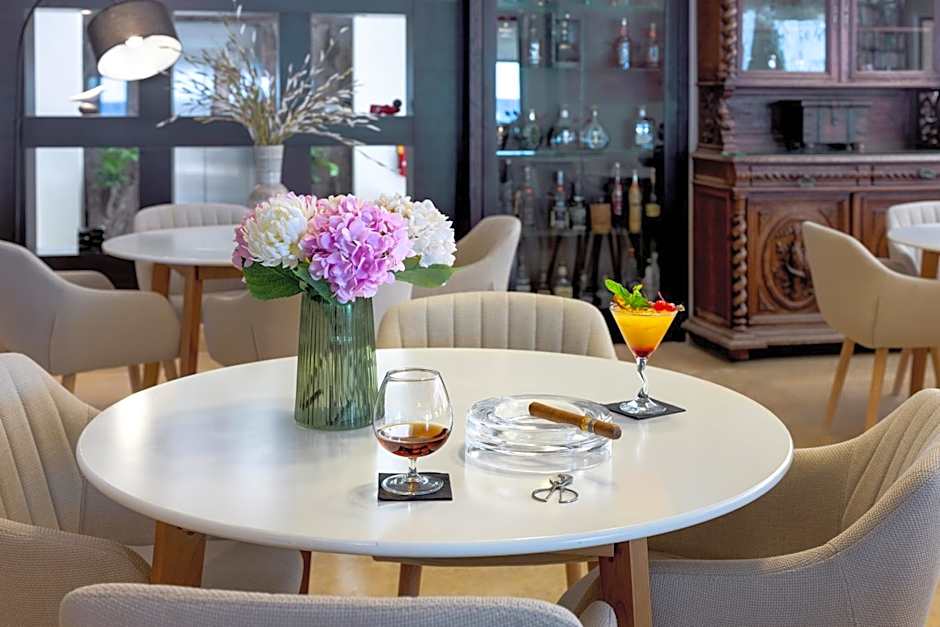 Atlantis Beach Hotel