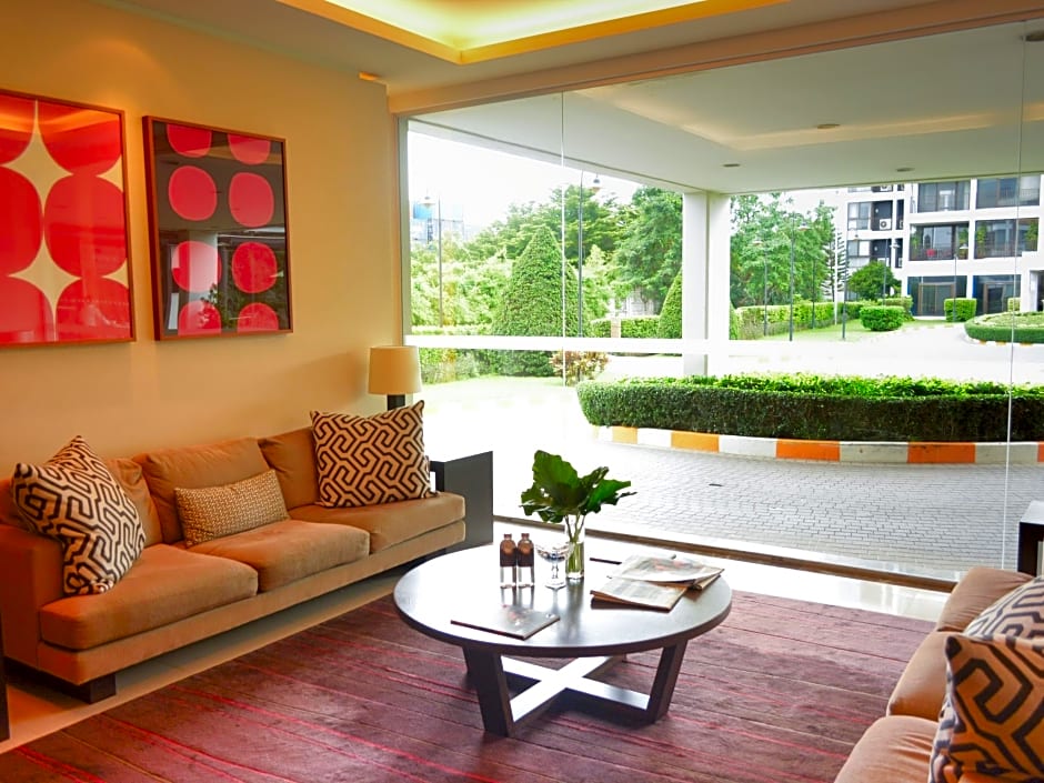 Oakwood Residence Garden Towers Bangna