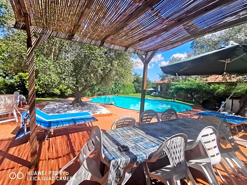 villa di charme con piscina e jacuzzi tra Roma e Viterbo