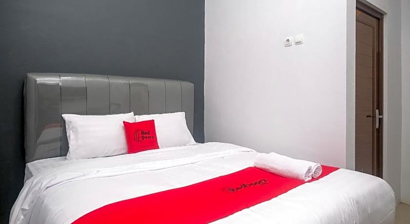 RedDoorz Syariah near UNIMUS Semarang