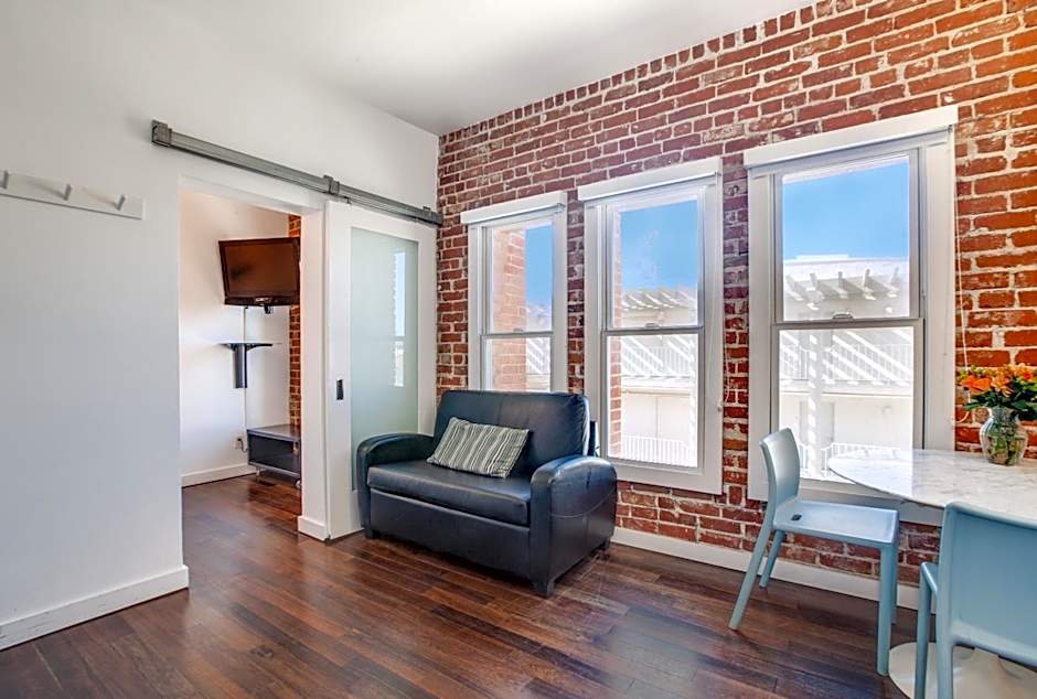 Venice Breeze Suites