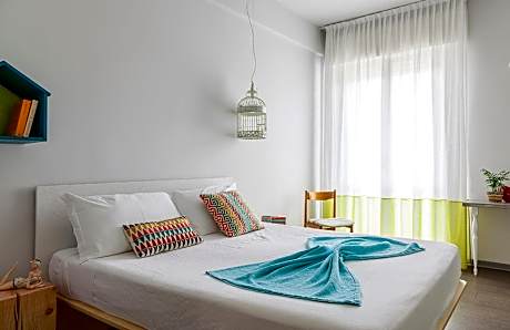 Deluxe Double Room (2 Adults + 1 Child)