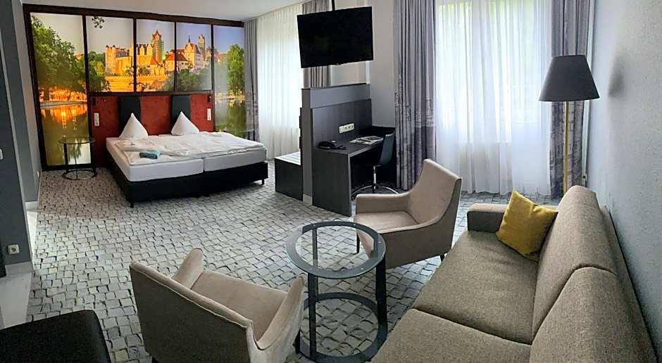 SL'otel im Parforcehaus