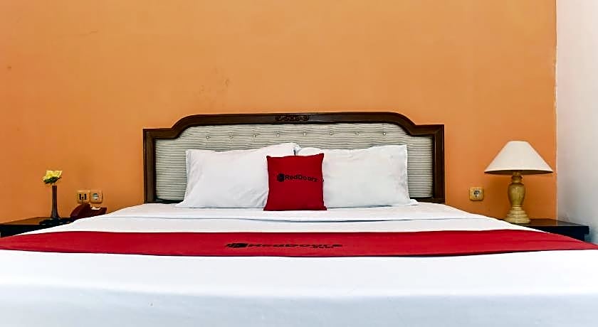 RedDoorz Plus @ Tirta Kencana Hotel
