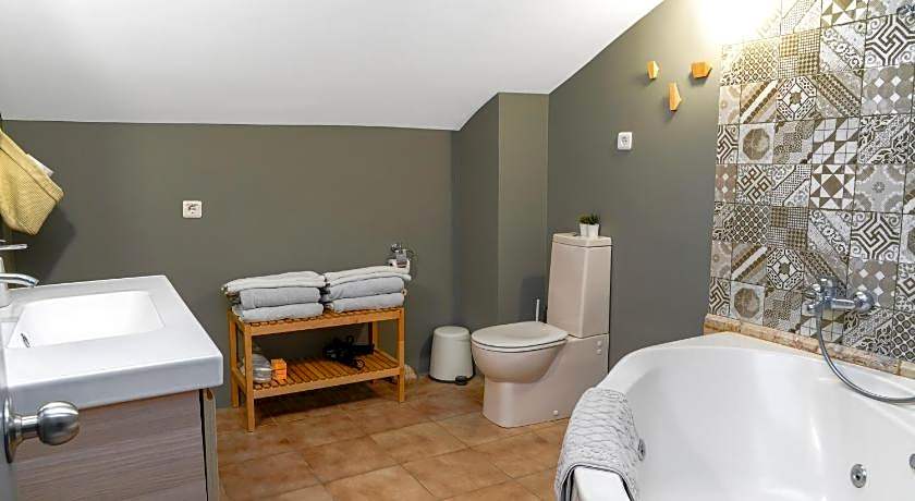 A&B Home Hotel