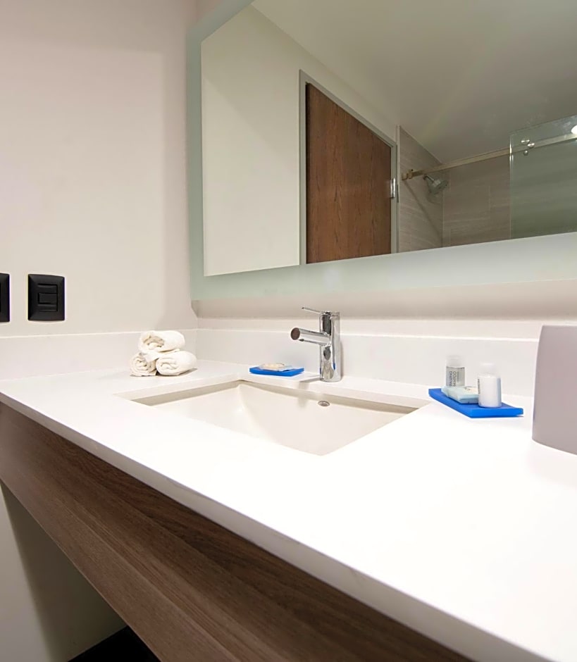 Holiday Inn Express Guadalajara Vallarta Poniente By IHG