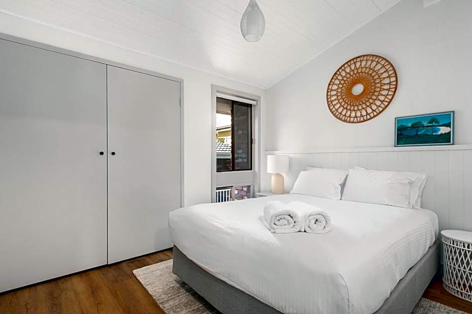 Dutchies Motel Nelson Bay & Dutchmans Beach Apartments