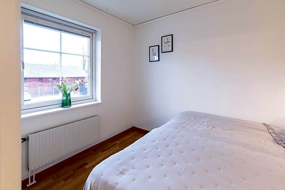 Easy Livin' Apartment Hotel