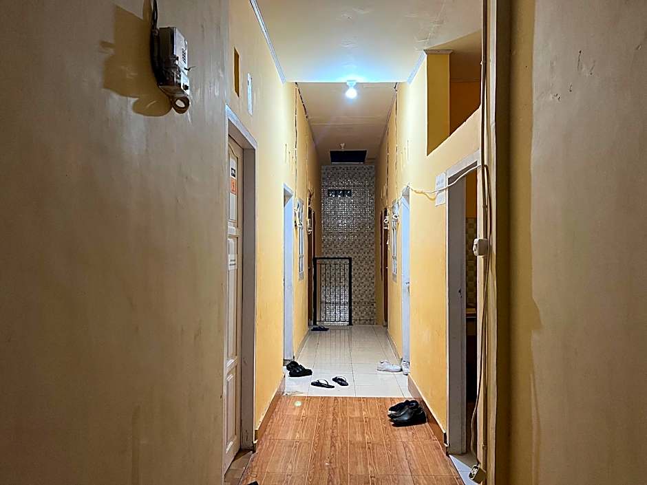 OYO 93412 Kost Irma Syariah Near UPTD SMP Negeri 8 Parepare